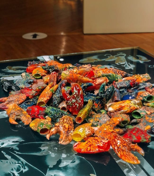 Glass lobster claws at Farnsworth, thewoksoflife.com
