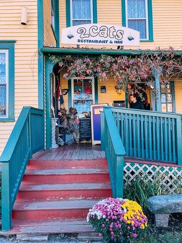 2 Cats Restaurant & Inn Facade, thewoksoflife.com