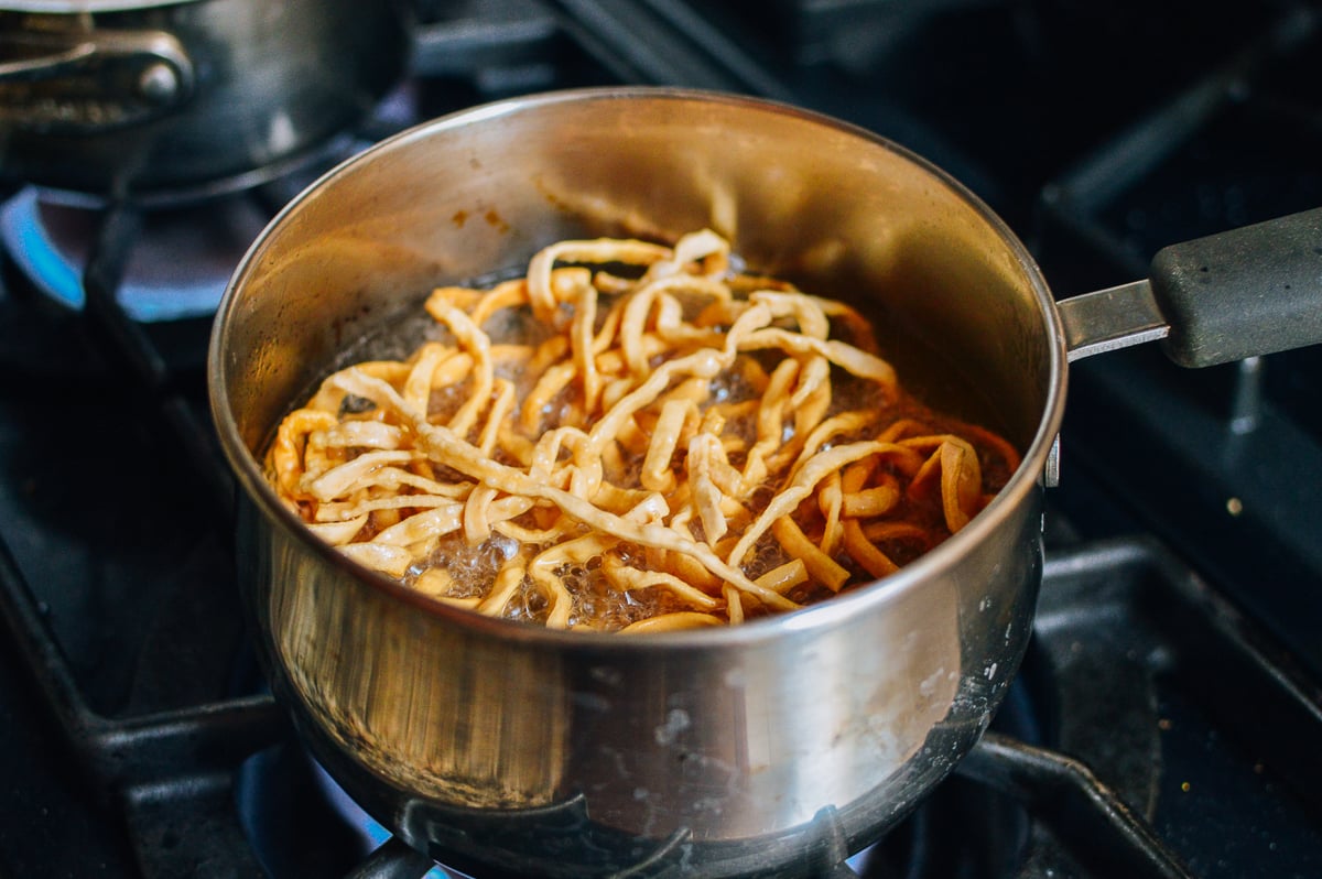 Frying Chinese egg noodles, thewoksoflife.com