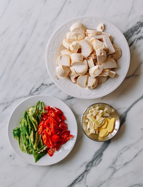 Spicy king oyster mushroom stir-fry ingredients, thewoksoflife.com