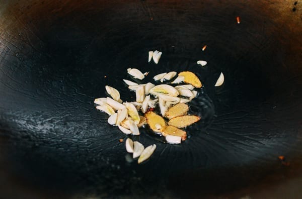 Frying sliced ginger and garlic in oil, thewoksoflife.com
