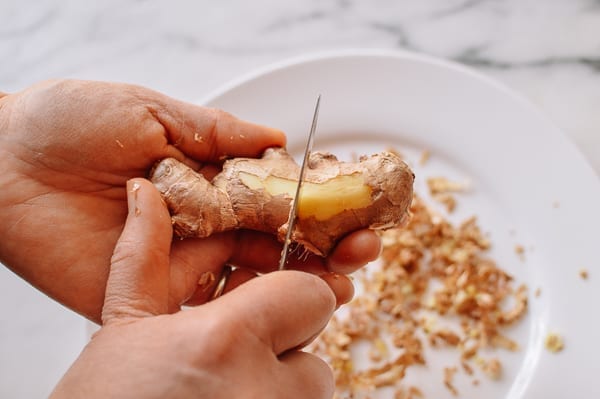 Peeling ginger, thewoksoflife.com