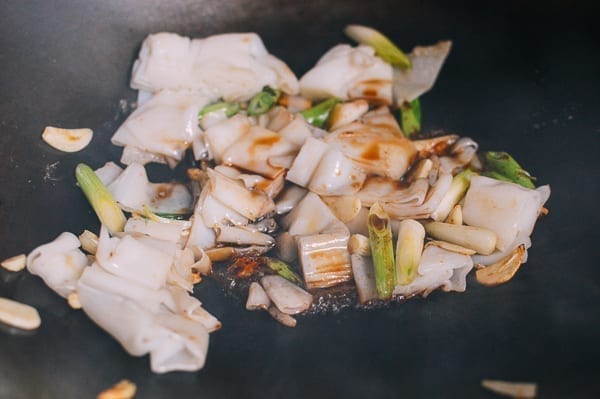 Adding sauce to noodles, thewoksoflife.com