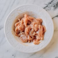 How to Velvet Chicken for Stir-fries, thewoksoflife.com