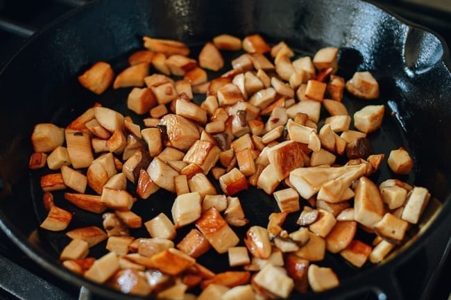 Caramelizing king oyster mushrooms, thewoksoflife.com