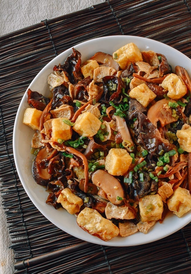 Steamed Seitan with Mushrooms & Dried Lily Flowers