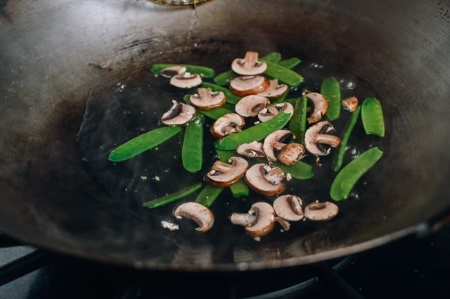 Blanching snap peas and mushrooms, thewoksoflife.com