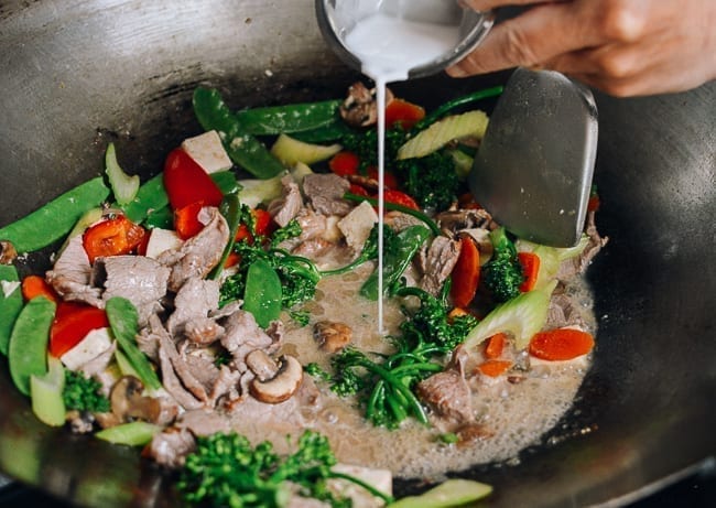 Adding cornstarch slurry to stir-fry, thewoksoflife.com