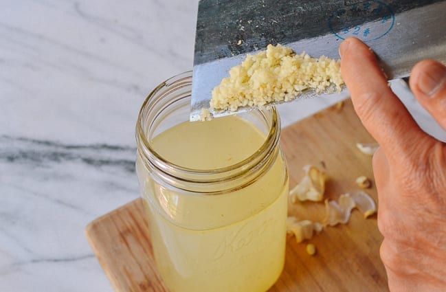 Adding garlic to stir-fry sauce, thewoksoflife.com