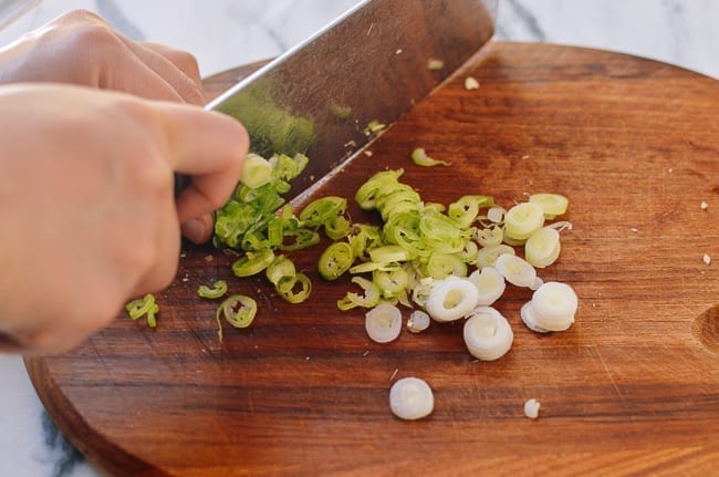 Slicing Scallions into rounds, thewoksoflife.com