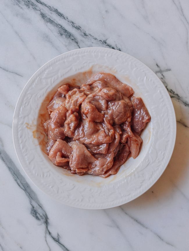 How to Velvet Pork for Stir-fry, thewoksoflife.com