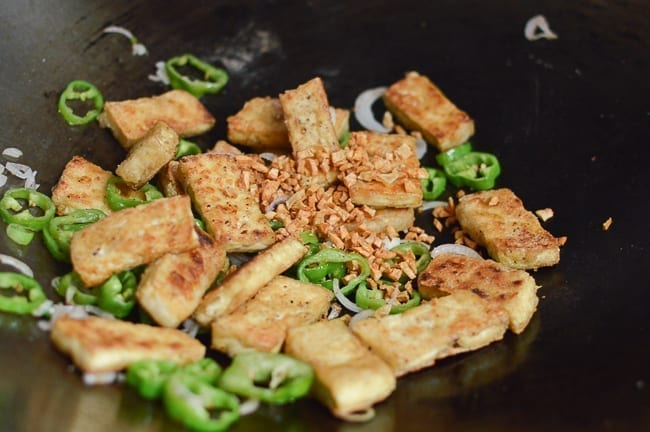 Adding fried garlic back to wok, thewoksoflife.com