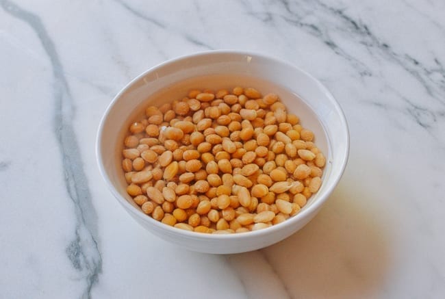 Soaking dried soybeans, thewoksoflife.com