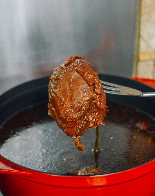Removing beef shank from braising liquid, thewoksoflife.com