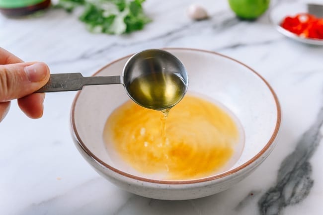 Adding rice vinegar, thewoksoflife.com