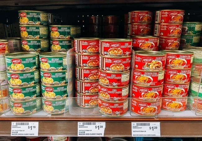 Different types of Thai curry paste on shelf, thewoksoflife.com