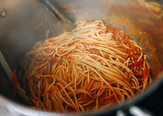 Tossing pasta in sauce, thewoksoflife.com