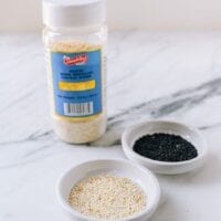 sesame seeds, black and white