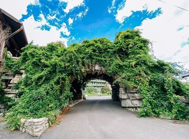 Mohonk Mountain House archway, thewoksoflife.com