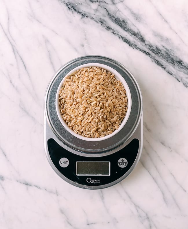 Measuring weight of 1 cup of brown rice, thewoksoflife.com