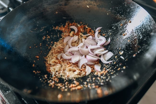 Adding shallots to wok, thewoksoflife.com