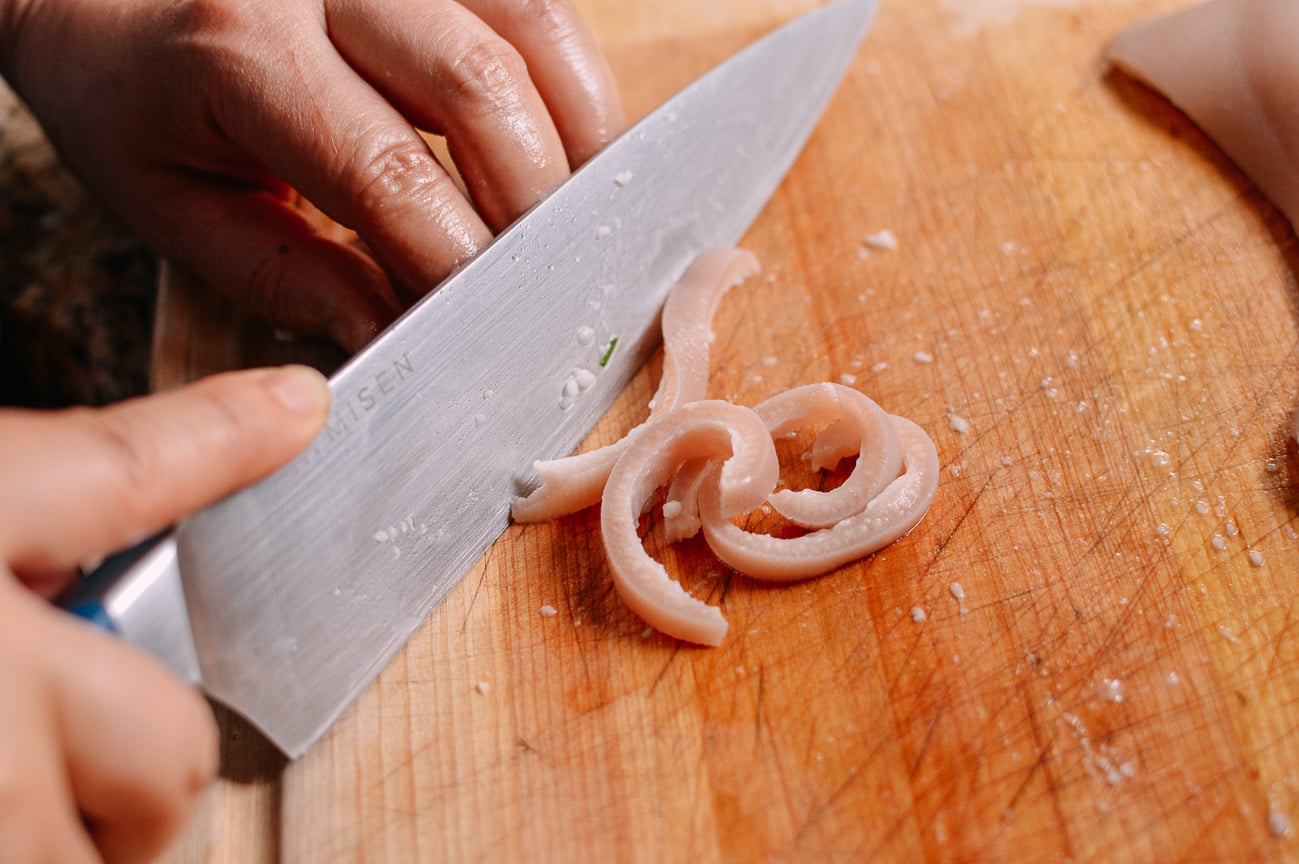 Slicing blanched pork skin, thewoksoflife.com