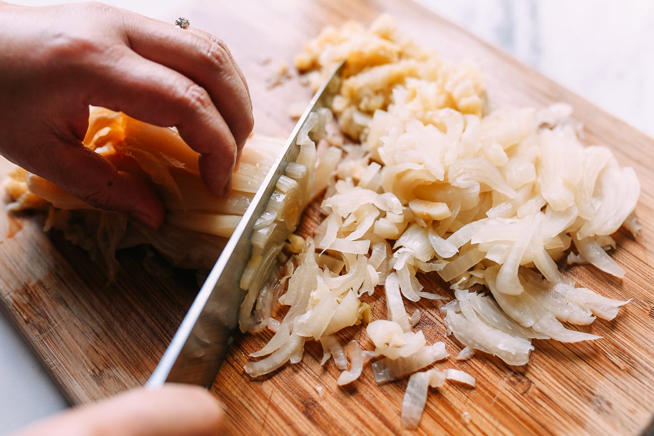 Slicing chinese pickled napa cabbage