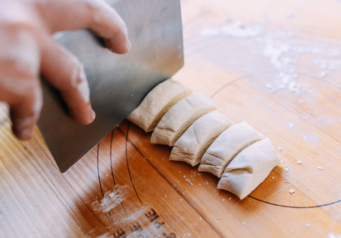 Dividing dough into 20g pieces, thewoksoflife.com