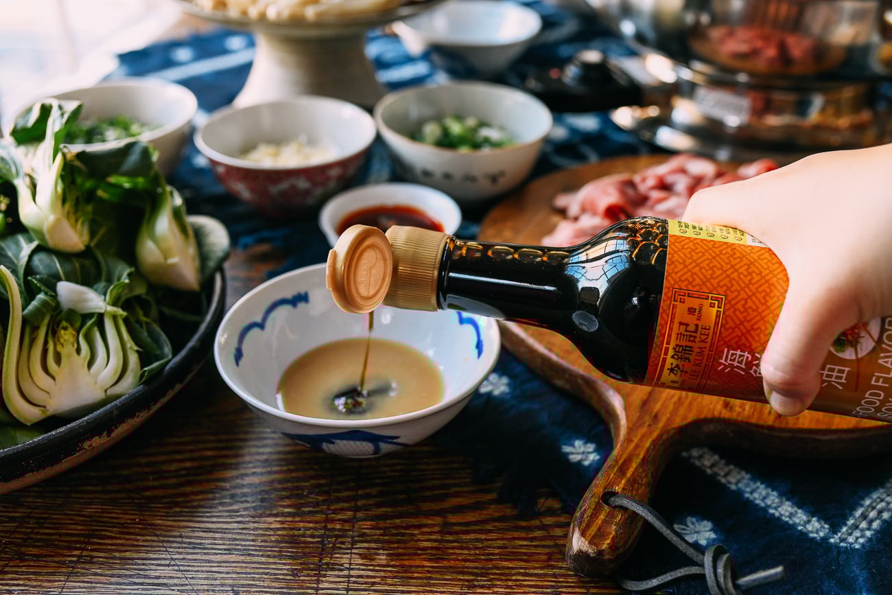 Adding soy sauce to dipping sauce