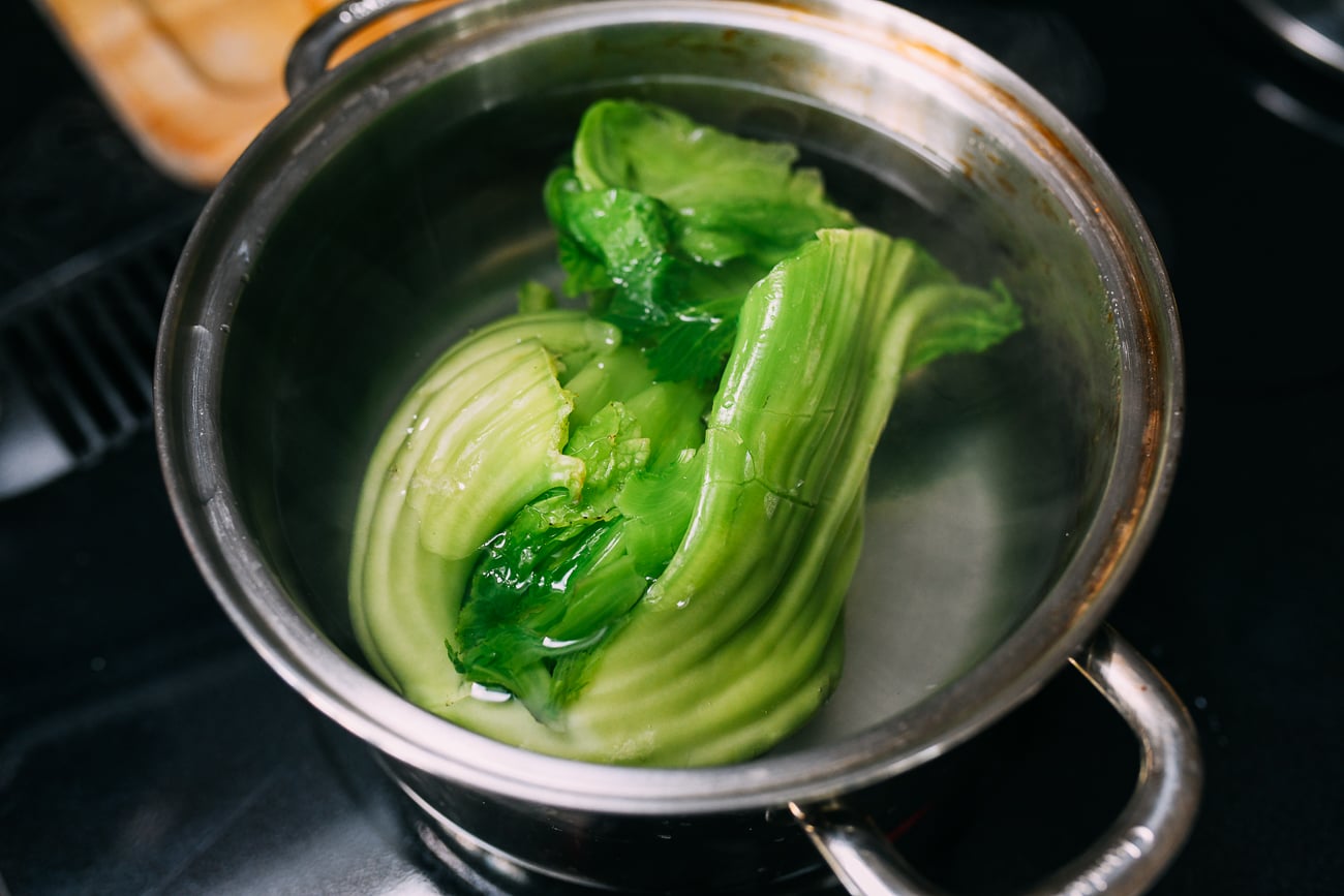 Blanching head mustard in salted water