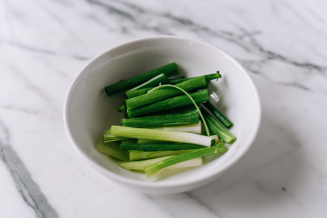 Scallions in bowl
