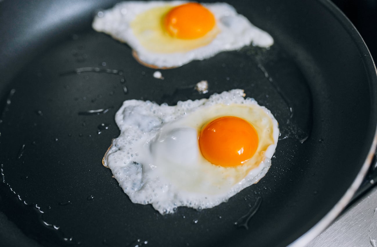 Frying eggs in nonstick pan