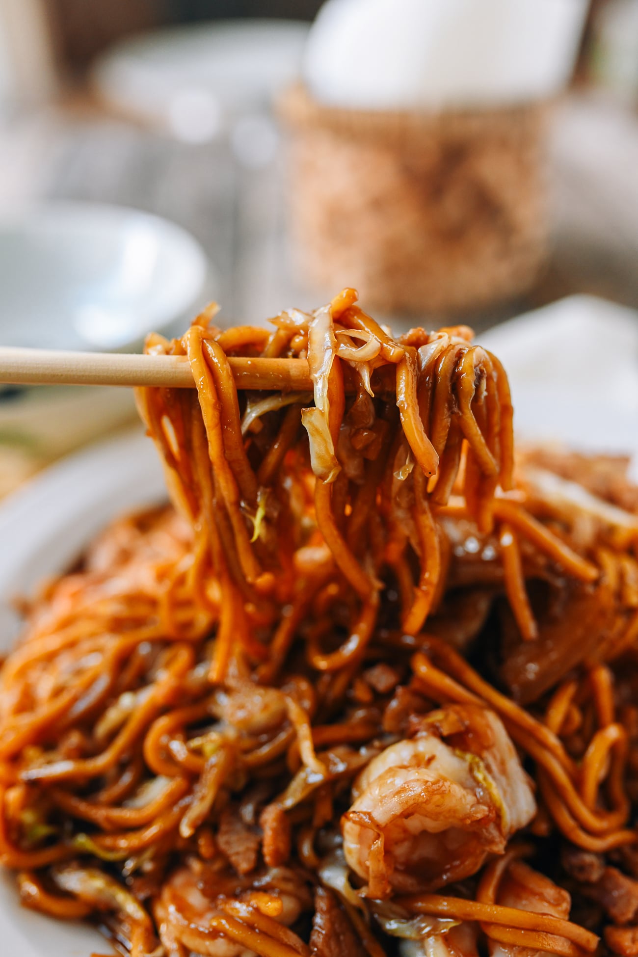 Chopsticks picking up Malaysian hokkien noodles 