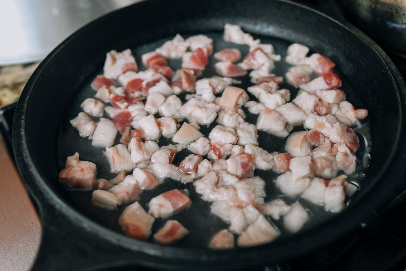Fatty pork belly with water and salt