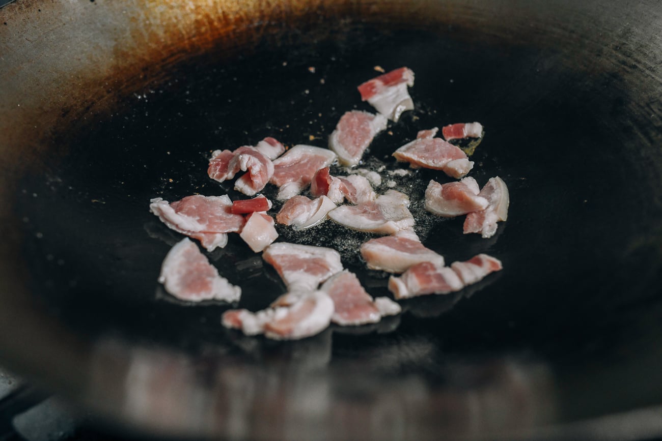 Thinly sliced pork belly in wok