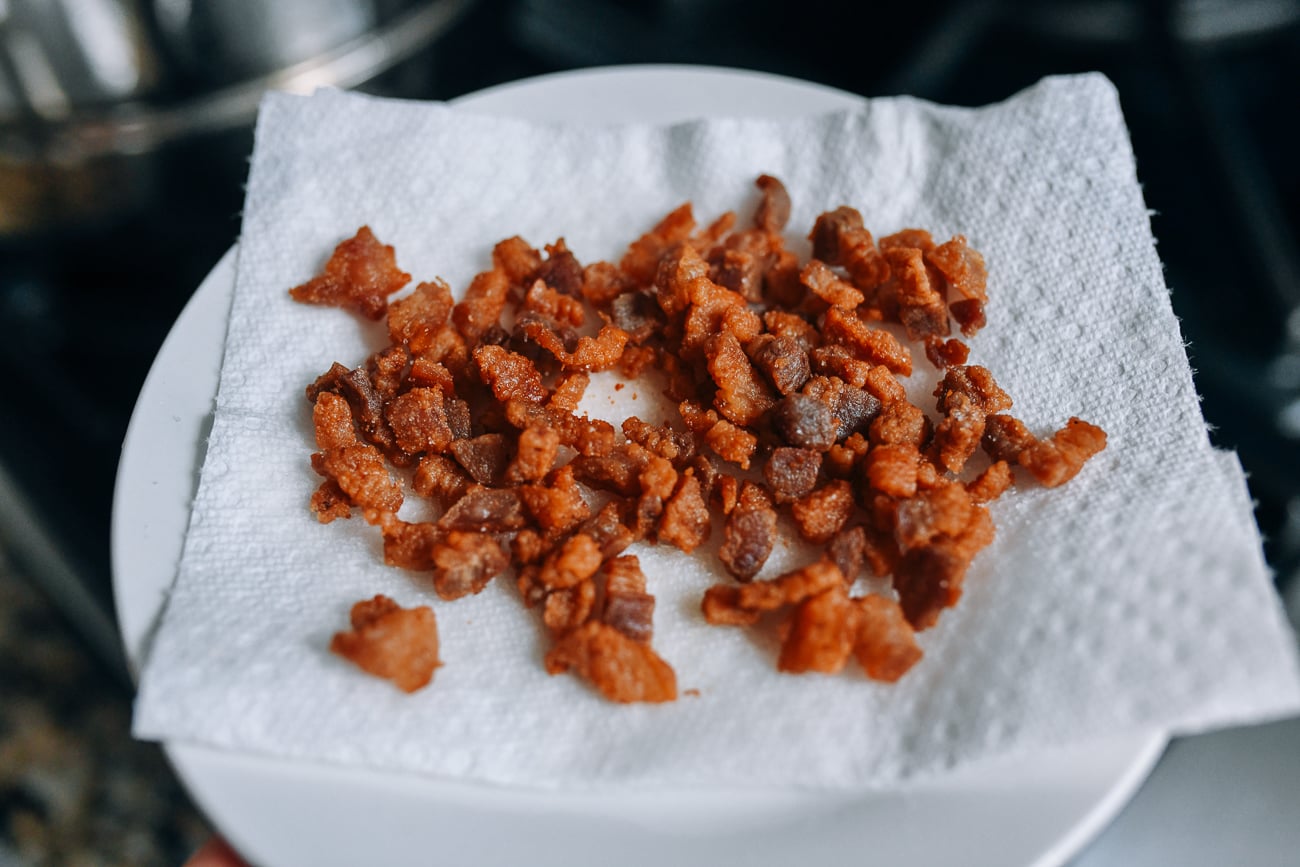 Pork crackling, chu yau char
