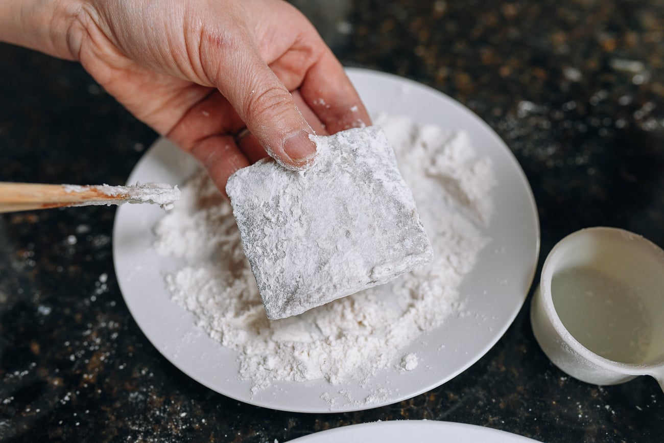 Shaking off excess flour from belt fish