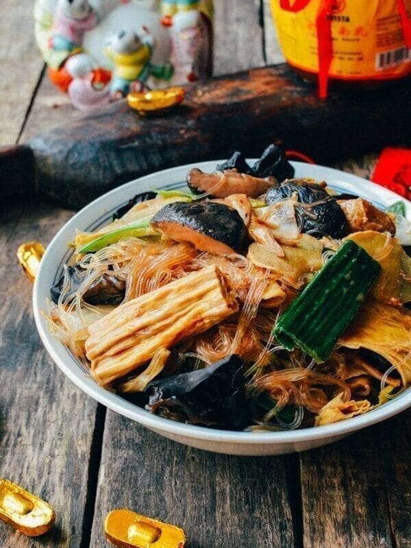 Buddha's Delight (Vegetarian Lo Han Jai), by thewoksoflife.com