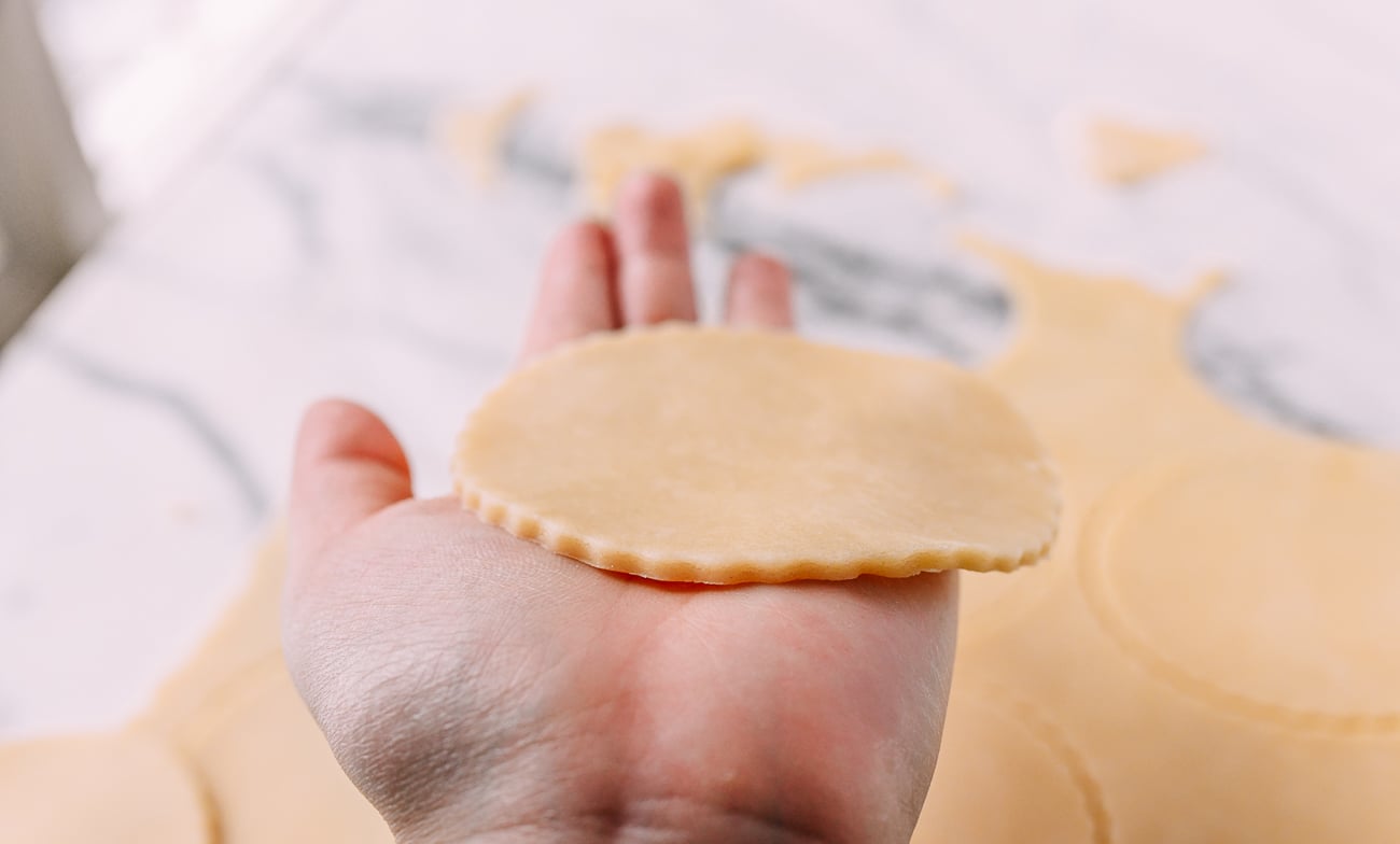 Rolled pastry dough circle