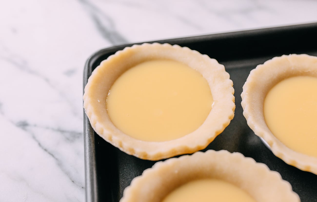 Tart shell filled with custard