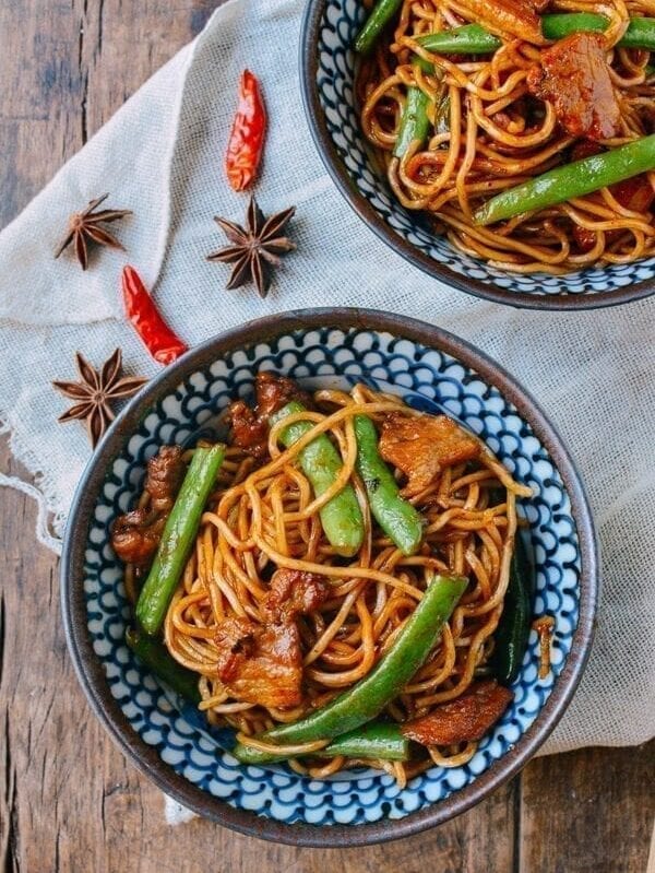 Bian Dou Men Mian Steamed Noodles and Green Beans, by thewoksoflife.com