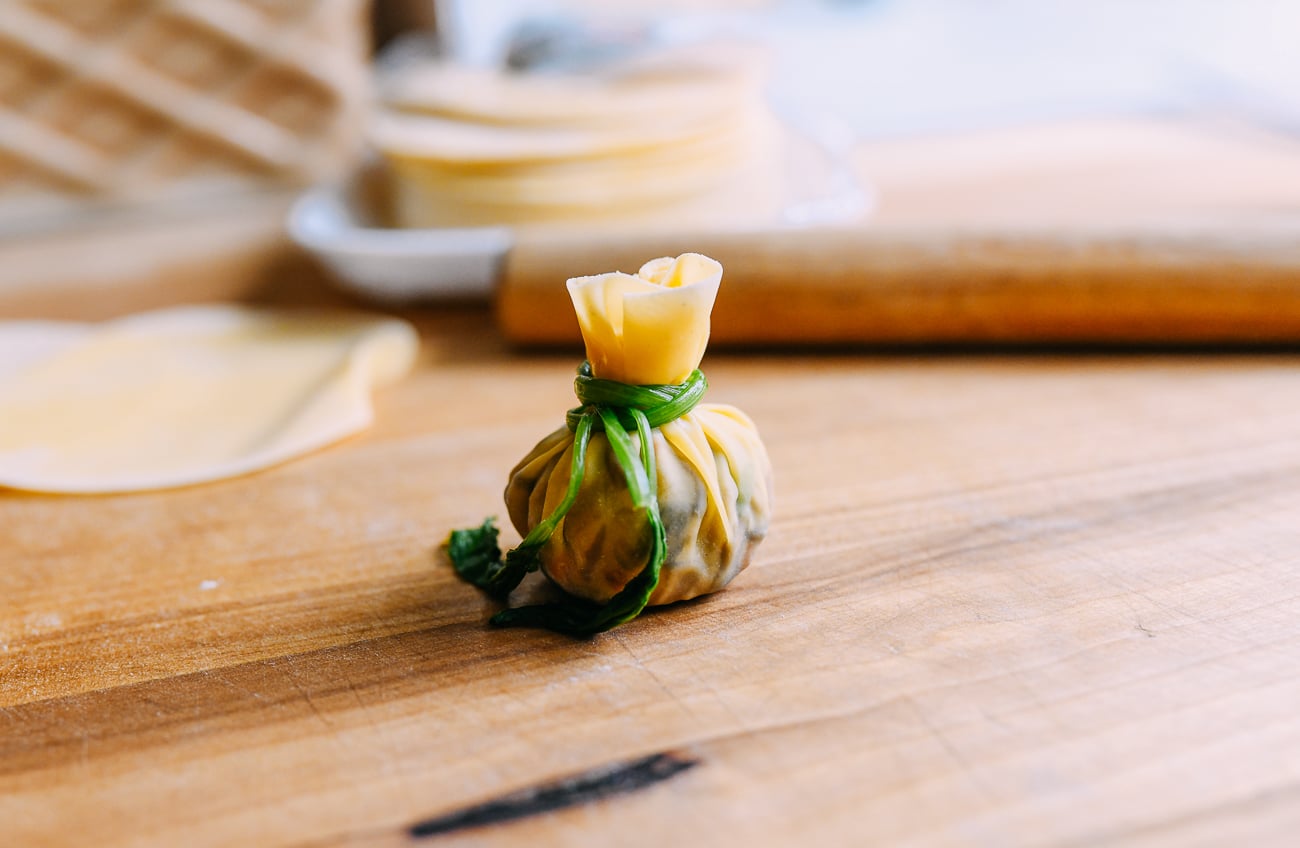 Money bag dumpling before steaming