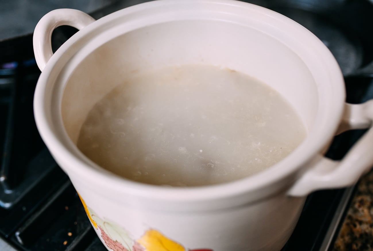 Milky pork bone soup