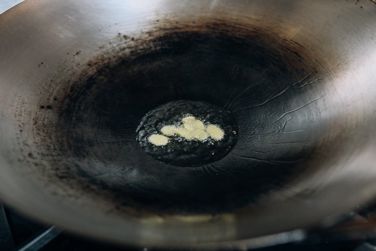Frying ginger slices in oil