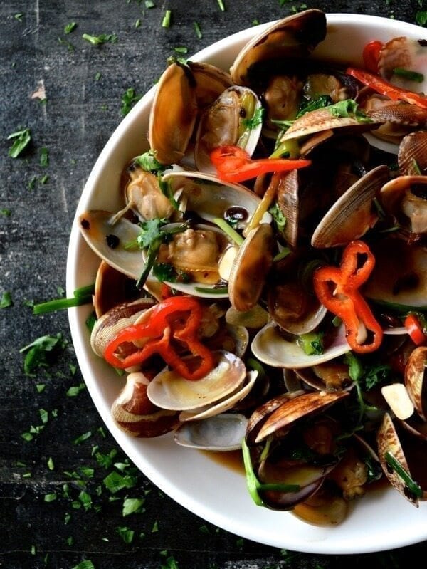 Stir-Fried Fresh Clams in Black Bean Sauce by thewoksoflife.com