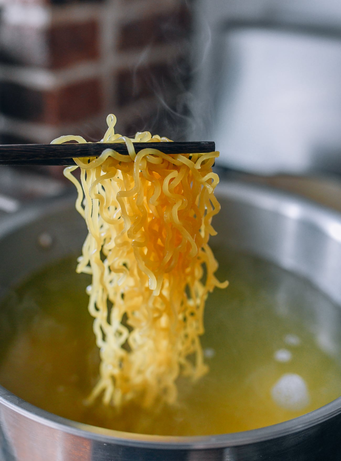 Cooked wavy ramen noodles