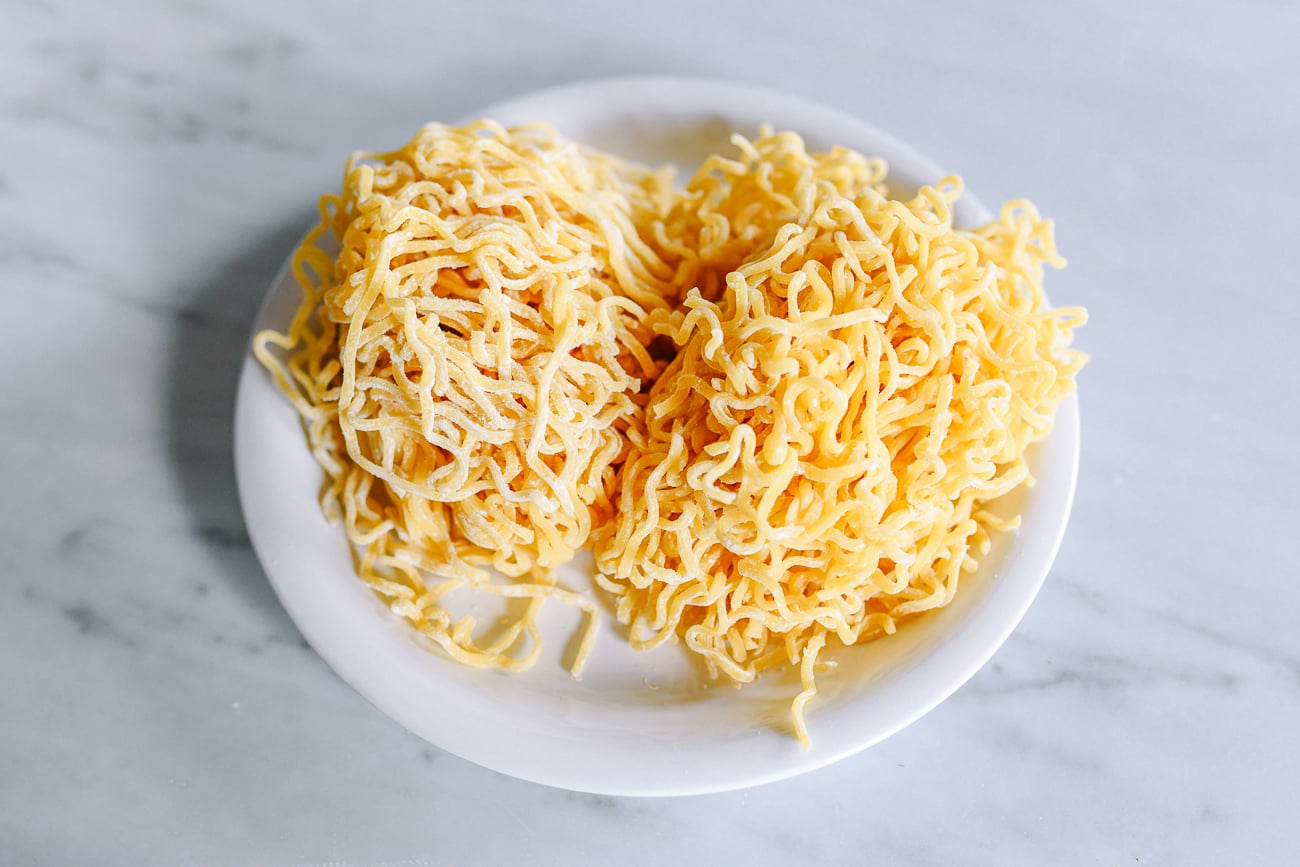 Wavy medium thick ramen noodles