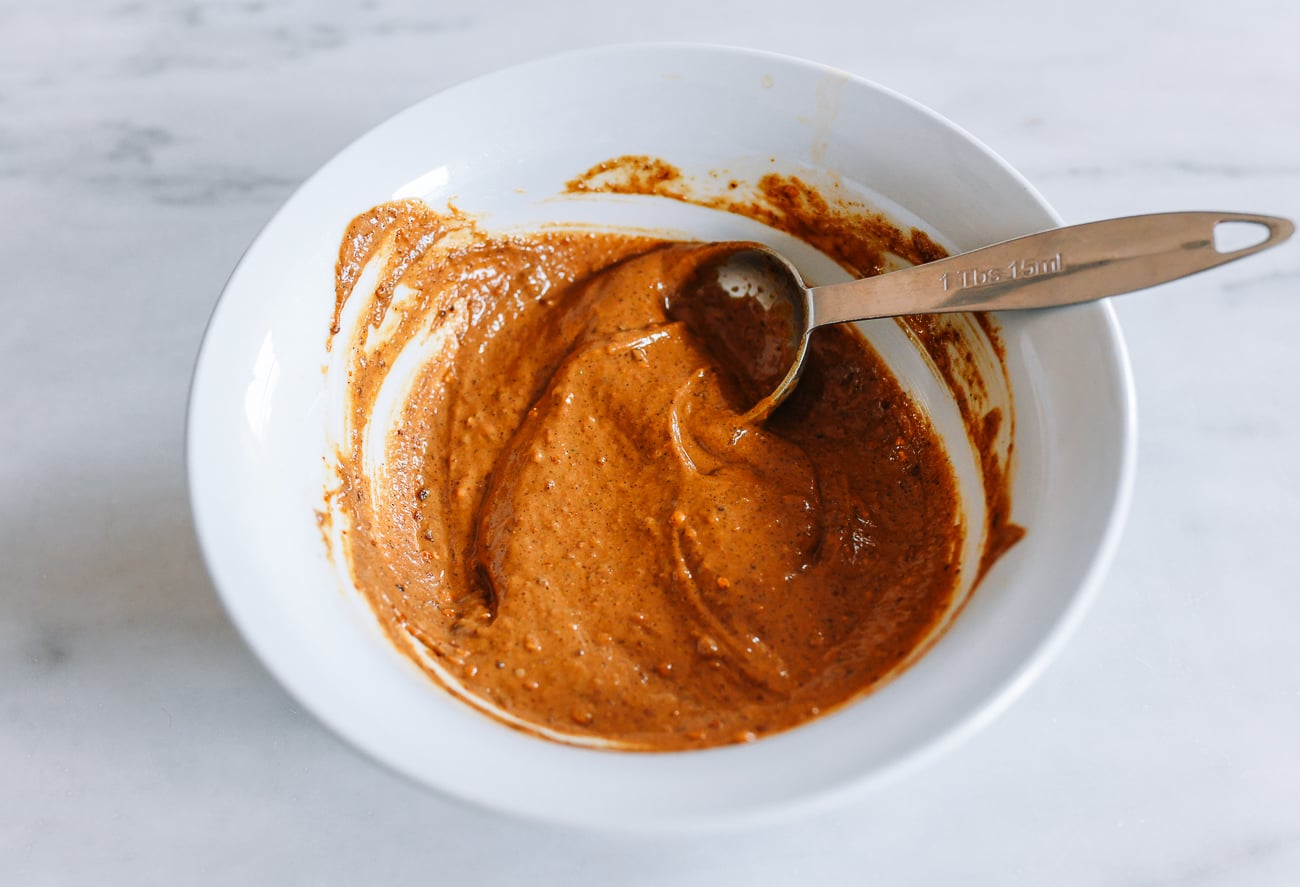 Mixing tare sauce base for tantanmen