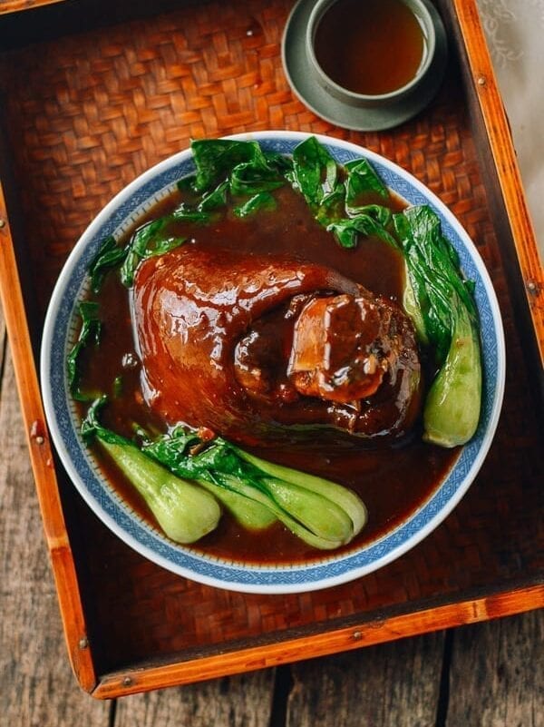 Chinese Ti Pang (红烧蹄膀), thewoksoflife.com