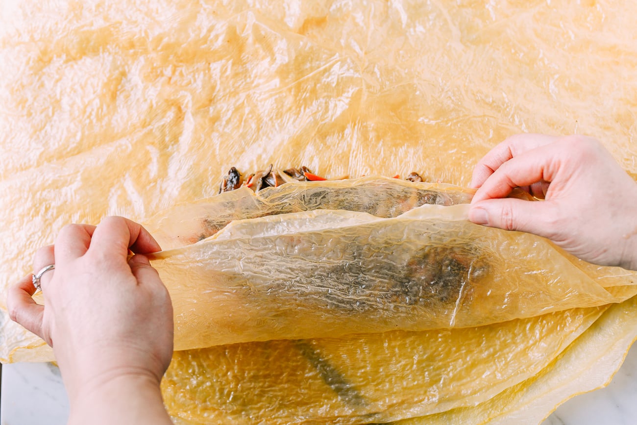Wrapping two sheets of beancurd over filling